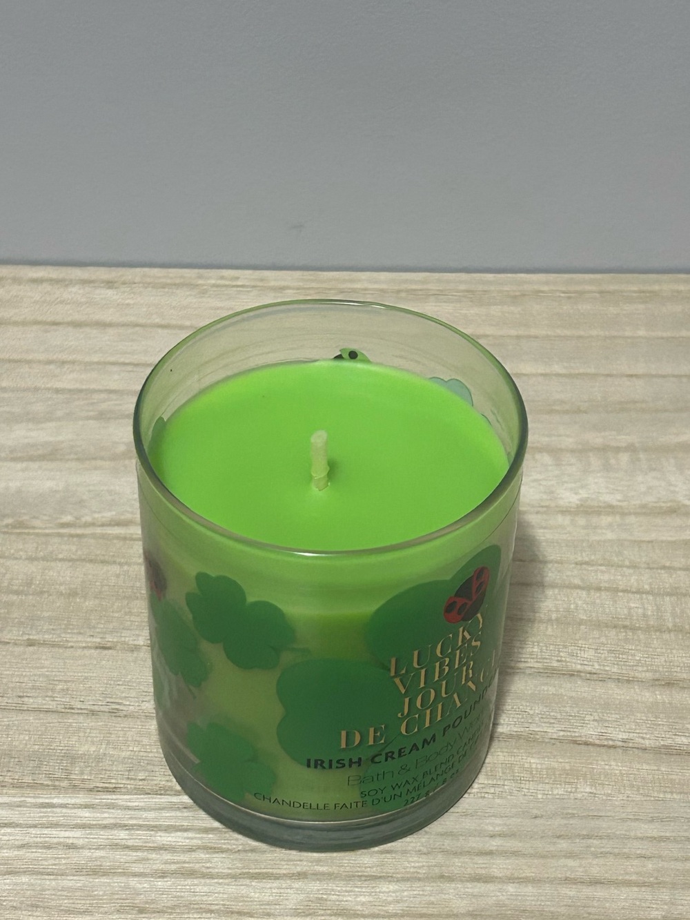 NEW Bath & Body Works Lucky Vibes Irish Cream Poundcake Scented Candle - Picture 3 of 3